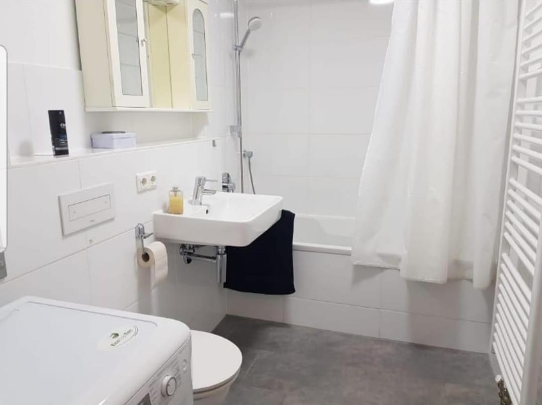 Grosse Ferienwohnung In Augsburg Mit Balkon Zewnętrze zdjęcie